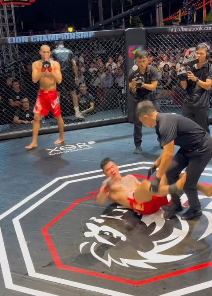 Ngọc Thức ngã sau cú backflip