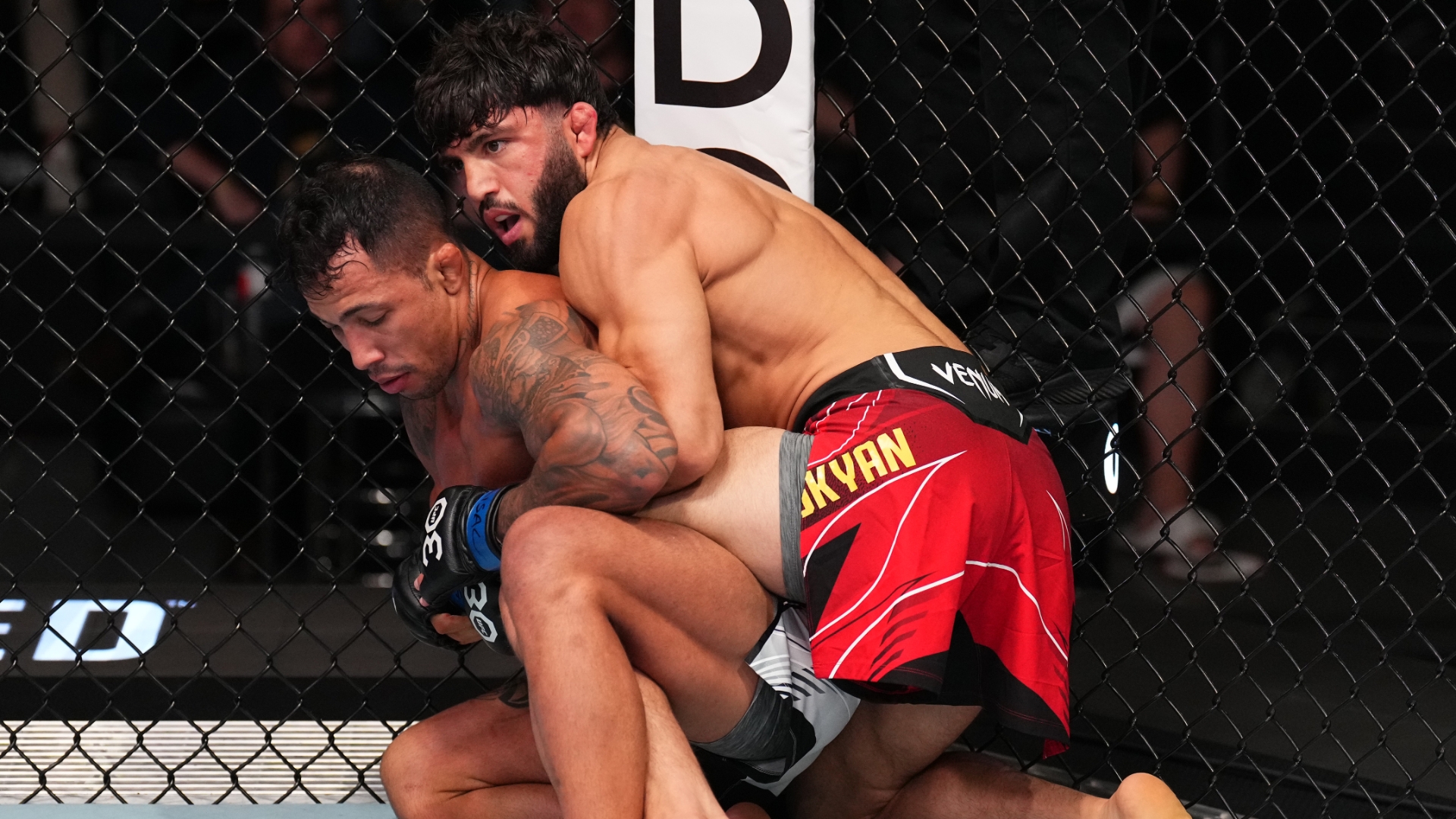 Arman chiến thắng UFC