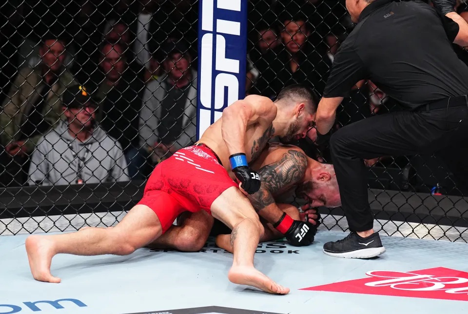 Ilia Topuria KO Volkanovski