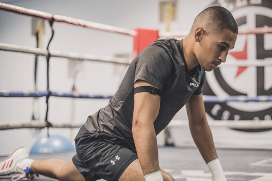 Khởi động khi tự tập boxing tại nhà