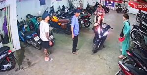 Thanh niên xăm trổ va nhầm cô gái MMA