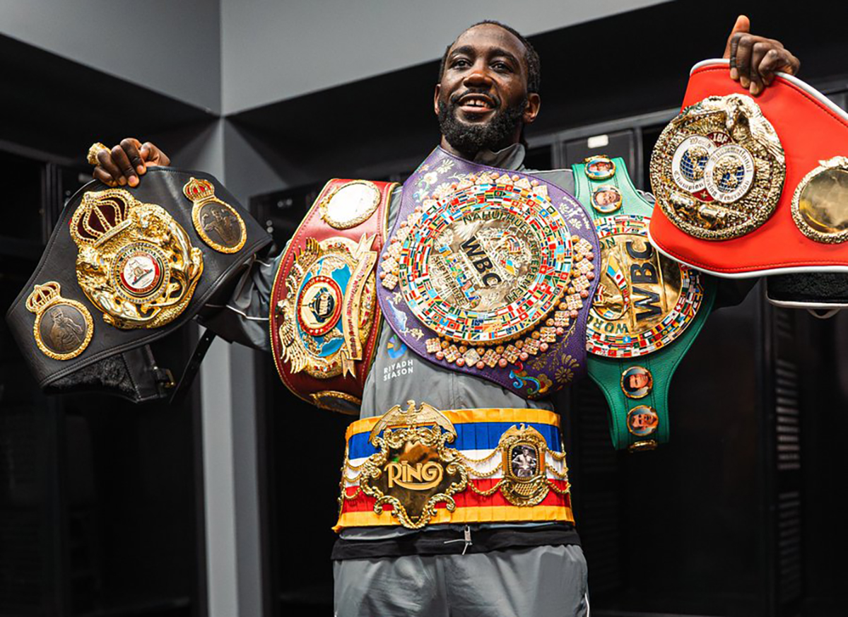 Crawford cầm đai hạng siêu trung sau chiến thắng trước Canelo