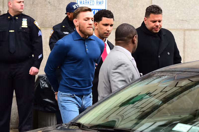 Conor Mcgregor bị bắt sau vụ tấn công xe bus của Khabib