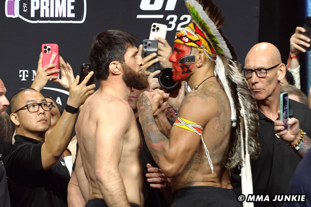 Face-off giữa Pereira và Ankalaev